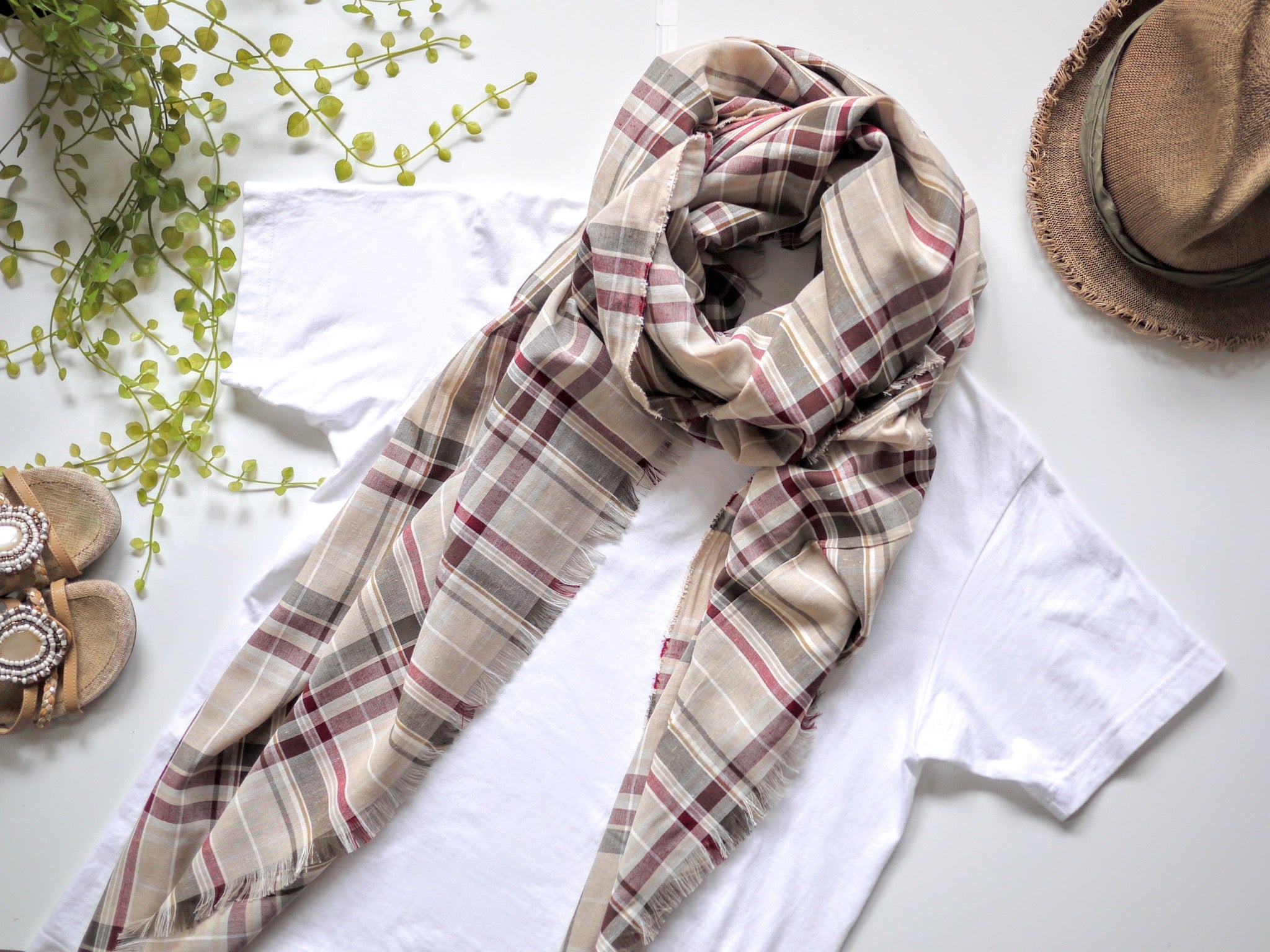 夏の日除けや冷房対策に!簡単シンプルで便利な大判ストールの作り方完成写真|ハンドメイド初心者のための洋裁メディア縫いナビ|丸石織物