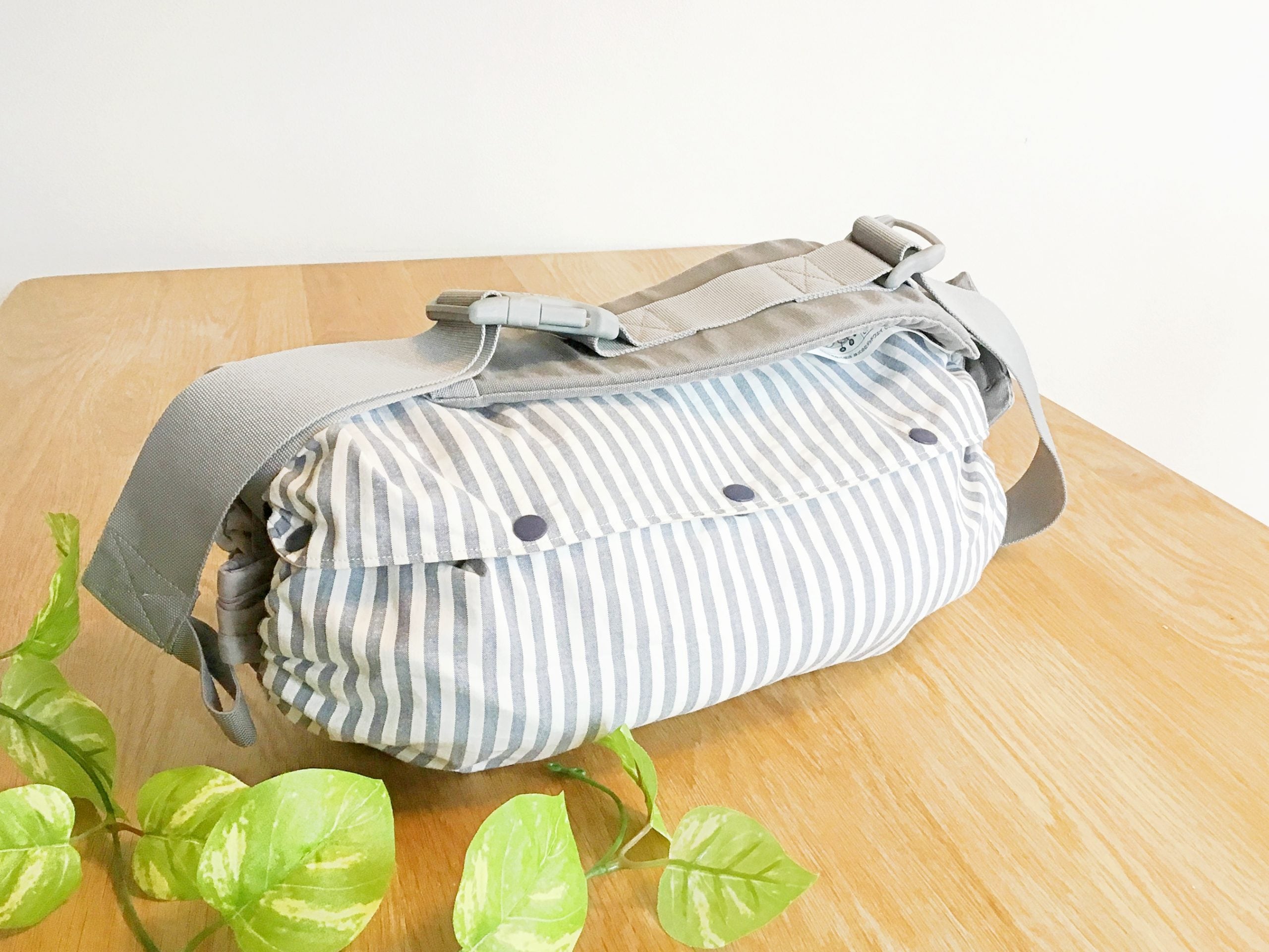 まっすぐ縫うだけ!簡単抱っこ紐収納カバーの作り方完成写真|ハンドメイド初心者のための洋裁メディア縫いナビ|丸石織物