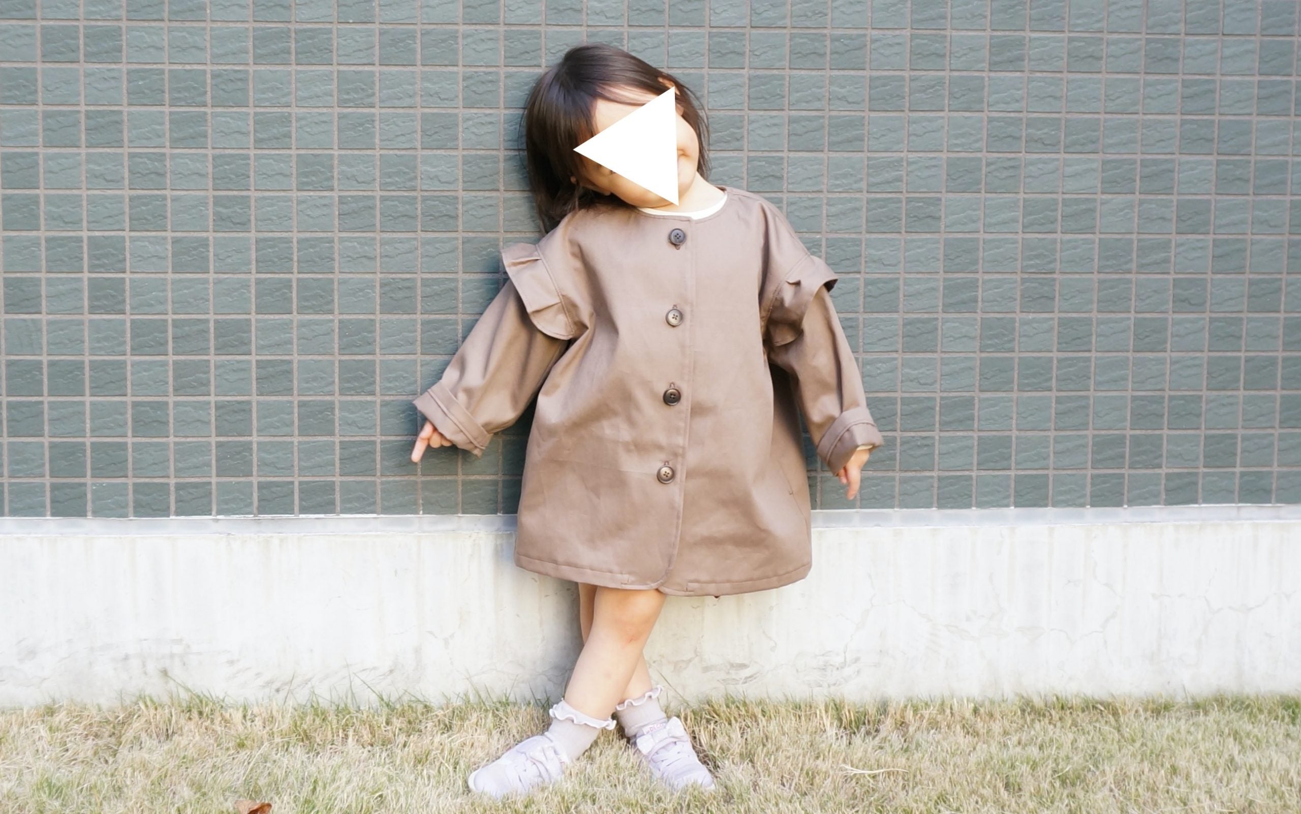 【型紙付き】子供用コートの作り方|肩フリルがかわいい90-130cm