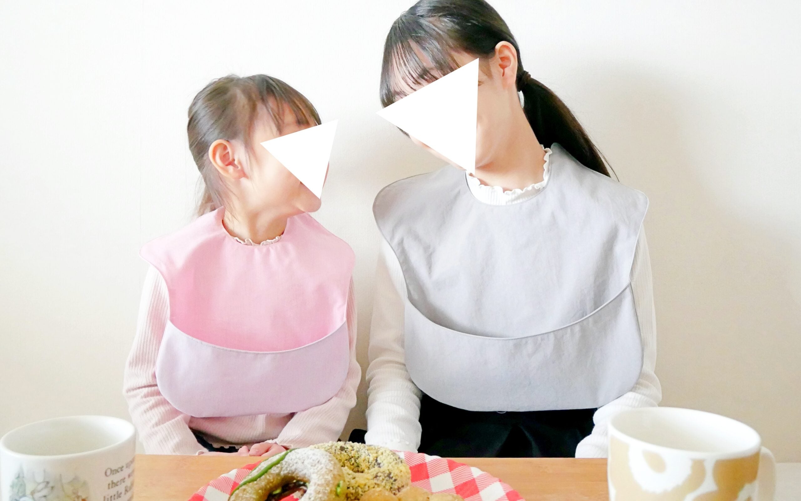 【型紙付き】お食事エプロンの作り方|撥水生地で簡単手作り