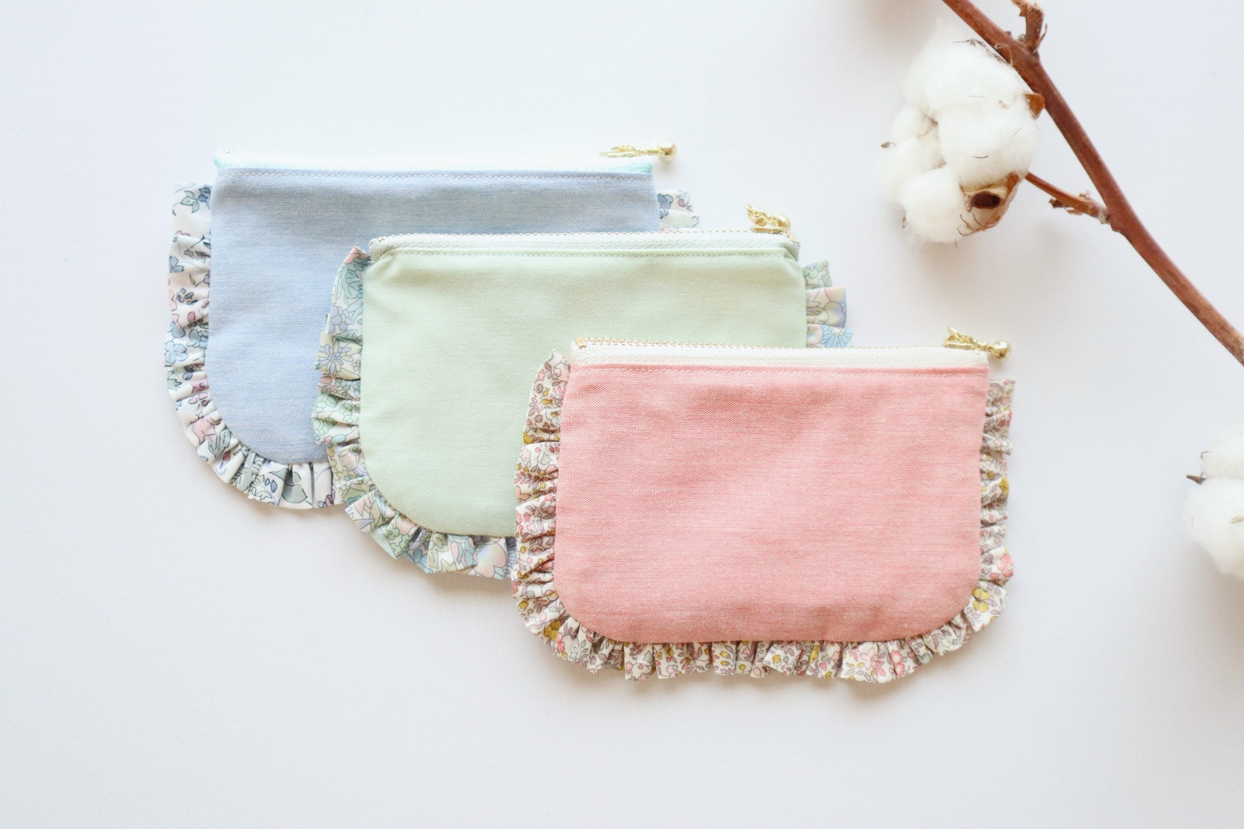 【ハギレ活用!】ハギレと100均材料で簡単かわいい小さめフリルポーチの作り方