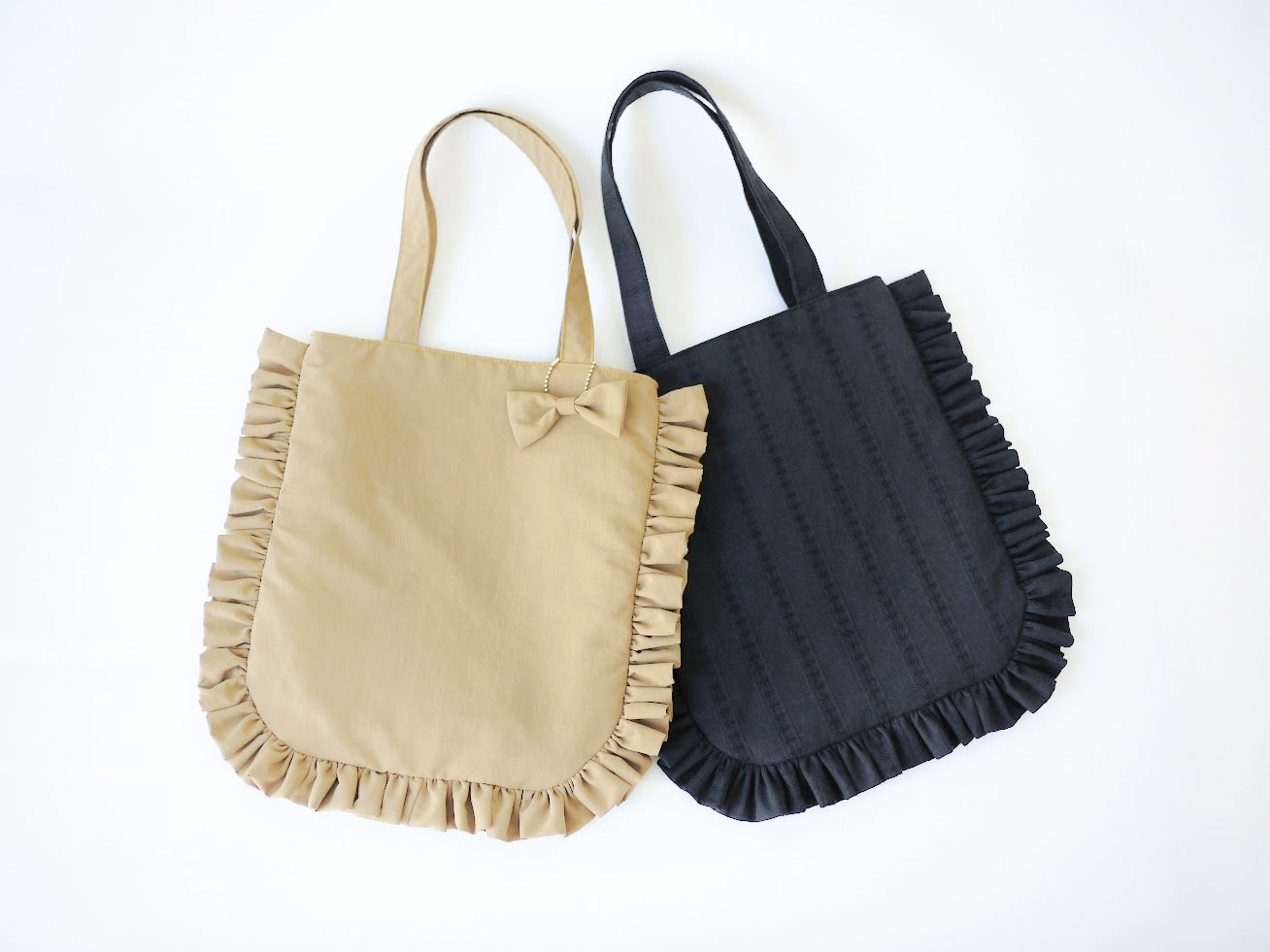 簡単かわいい!裏地付きフリルトートバッグの作り方|完成写真|ハンドメイド初心者のための洋裁メディア縫いナビ|丸石織物