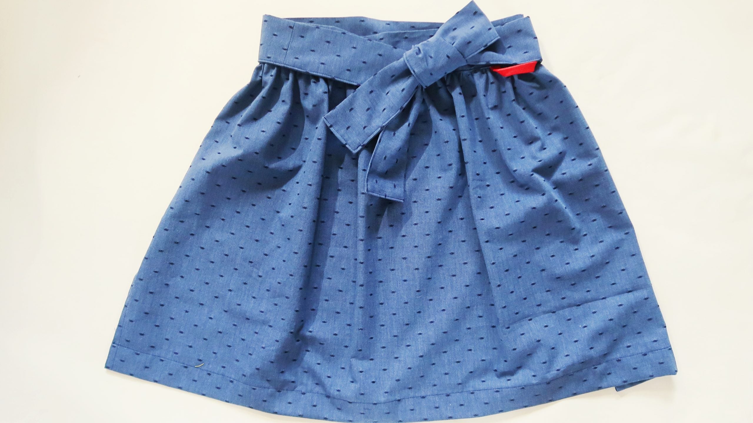 簡単かわいい!ハーフエプロンの作り方完成写真|丸石織物|ハンドメイド初心者のための洋裁メディア縫いナビ|