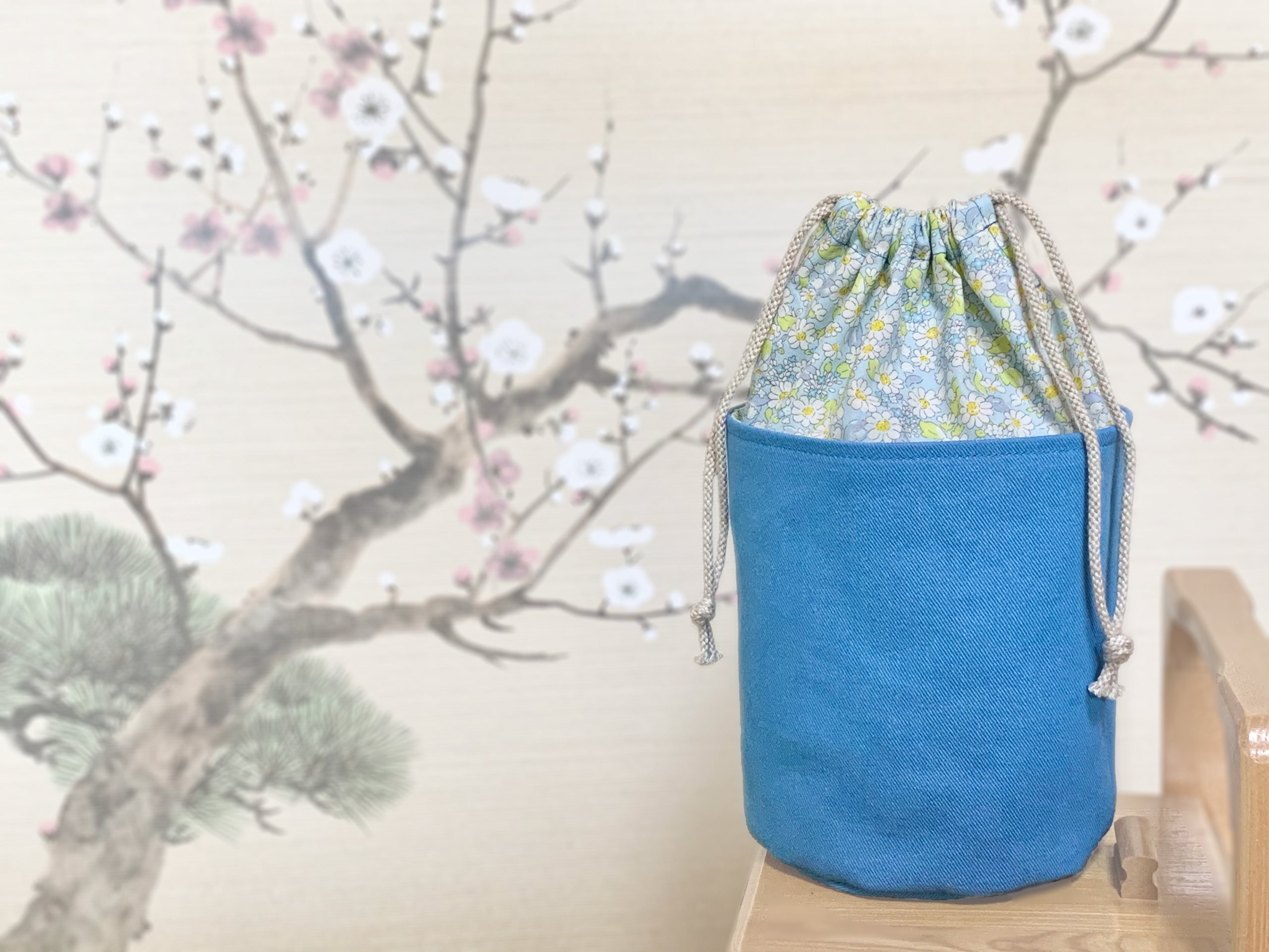 丸底巾着袋の完成写真 | 浴衣コーデにぴったり!かわいい丸底巾着袋の縫い方 | ハンドメイド初心者のための洋裁メディア 縫いナビ | 丸石織物