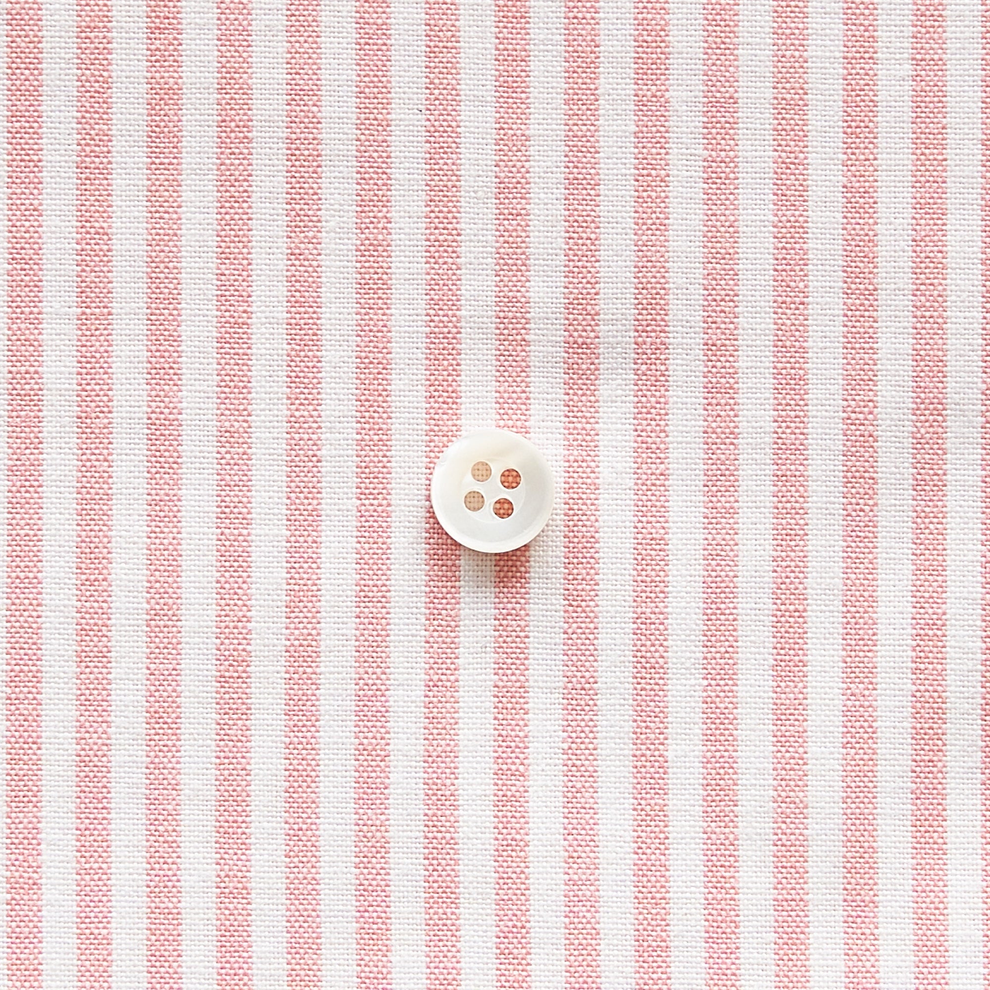 綿ポリダンガリー ストライプ#柄の大きさ_3mm#カラー_#102 サーモンピンク