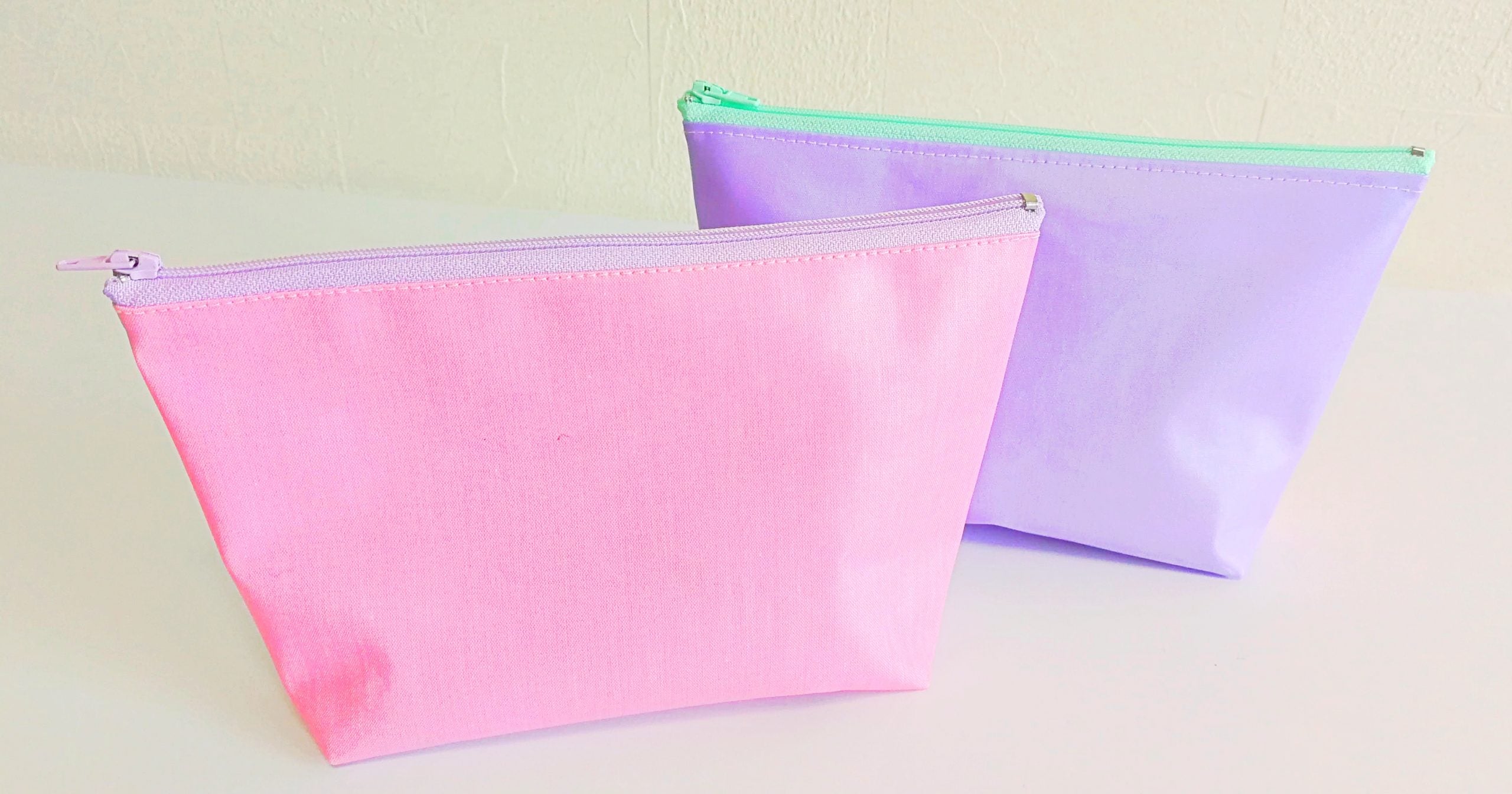 [ダイソーファスナー]ラミネート生地でお手入れ簡単なファスナーポーチの作り方｜ハンドメイド 初心者のための洋裁メディア縫いナビ｜丸石織物