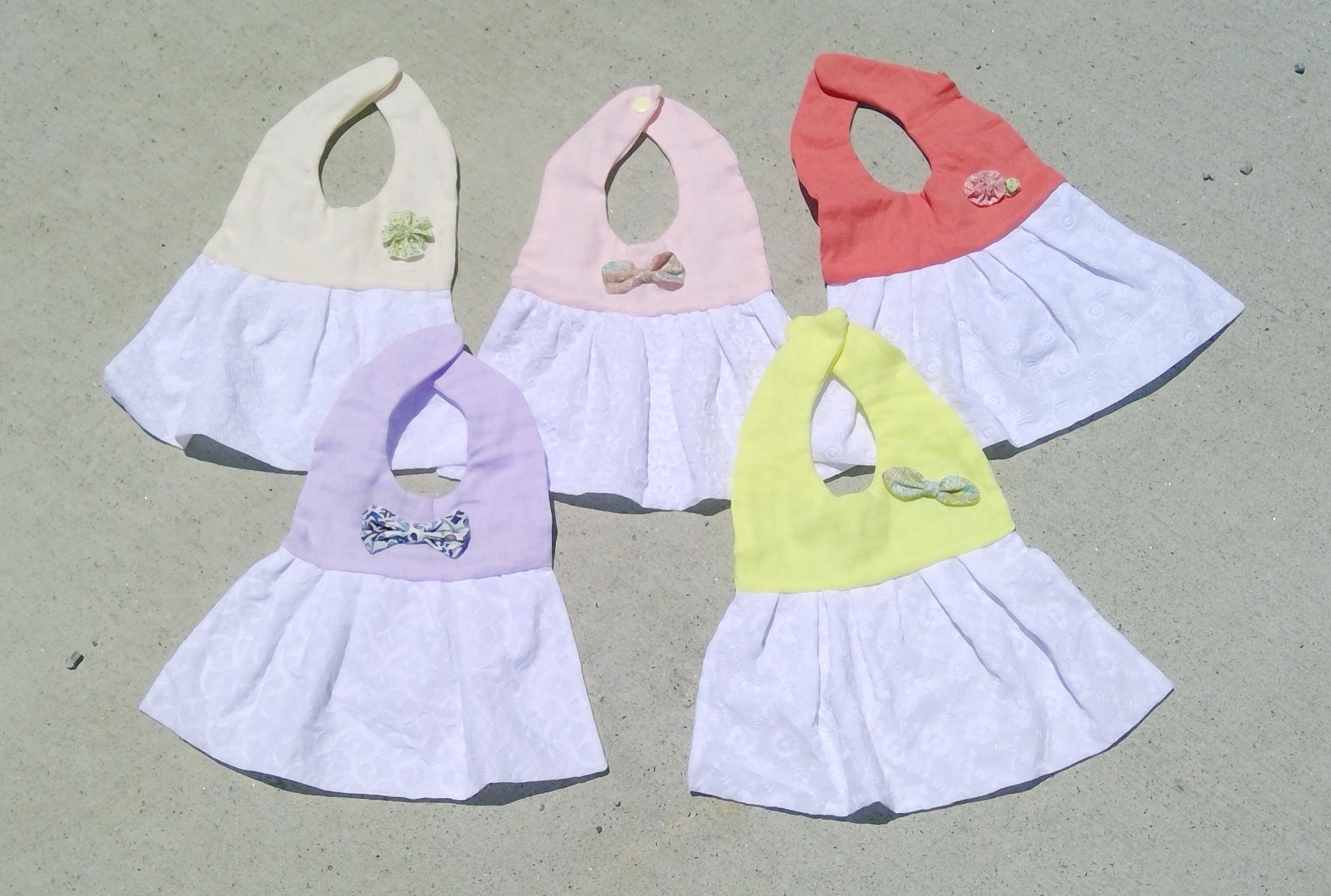 簡単！かわいい！エプロン型おめかしフリルスタイの作り方｜ハンドメイド初心者のための洋裁メディア縫いナビ｜丸石織物