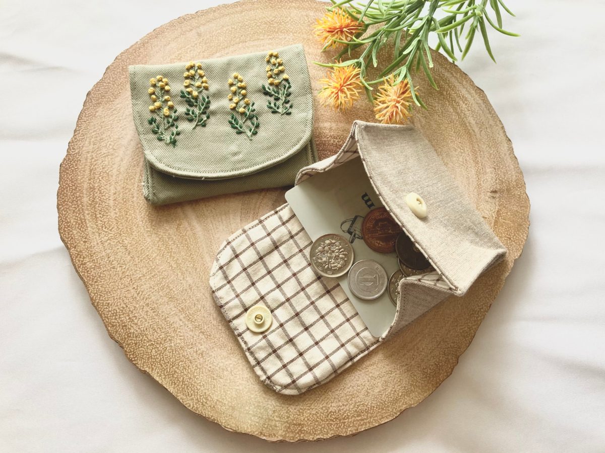 はぎれ消費に！簡単に作れるコインケースの作り方-コインケースの完成写真｜ハンドメイド初心者向け洋裁メディア縫いナビ｜丸石織物