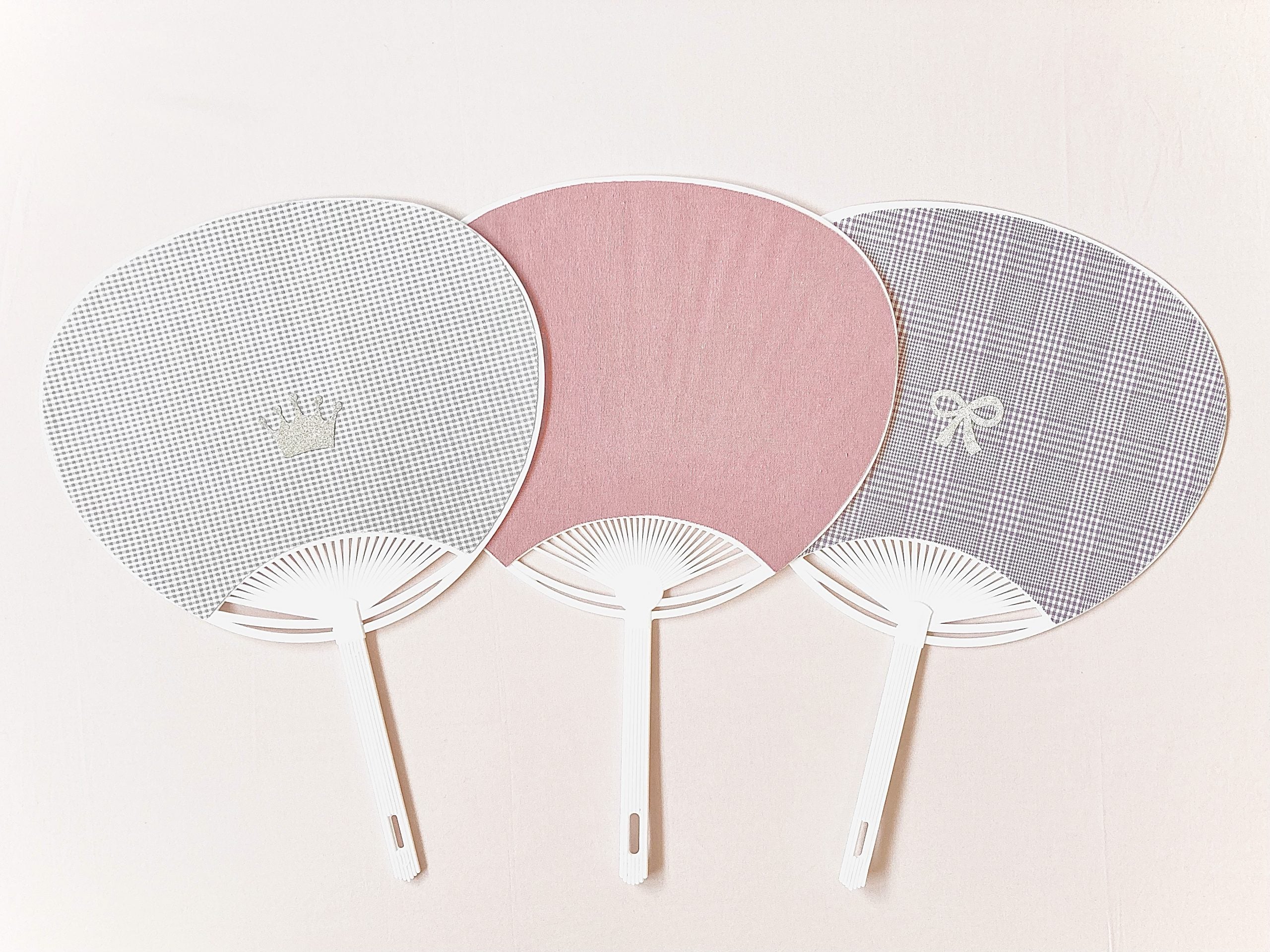 夏休みの工作にもぴったり！はぎれと100均材料で簡単かわいいうちわの作り方｜完成写真｜ハンドメイド初心者のための洋裁メディア縫いナビ｜丸石織物