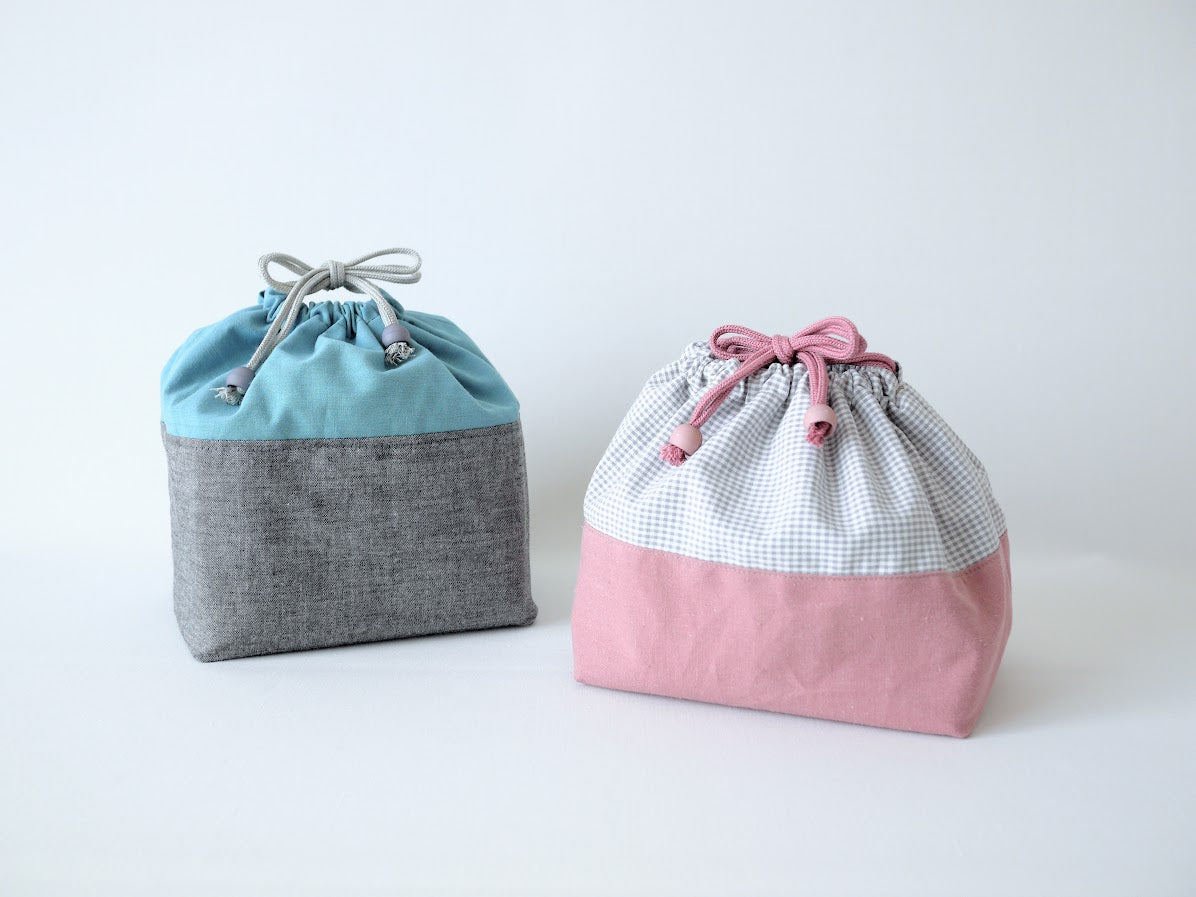 初心者でも簡単に作れる！保冷お弁当巾着袋の作り方｜完成写真｜ハンドメイド初心者のための洋裁メディア縫いナビ｜丸石織物