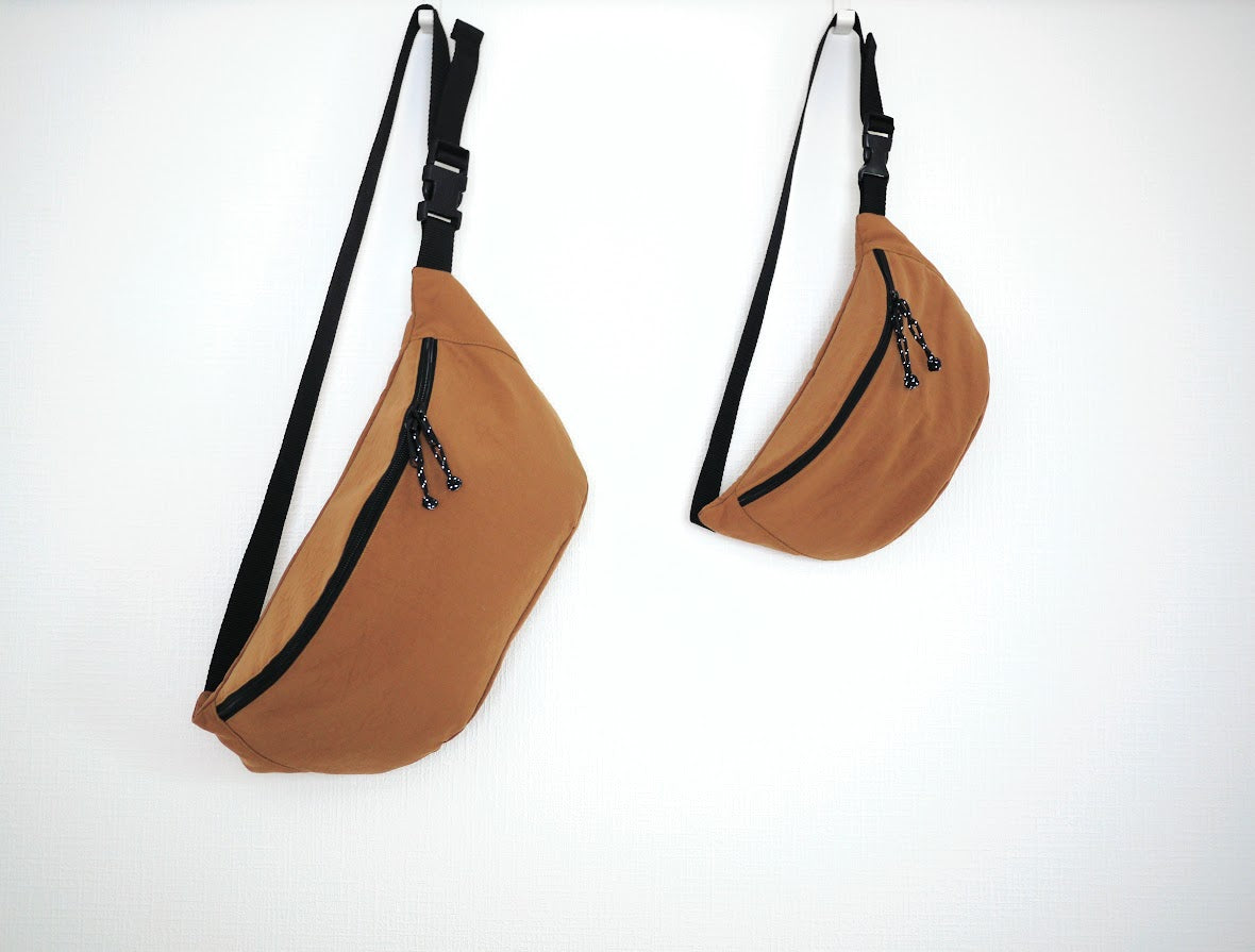 親子でおそろい!アウトドアにもぴったりの簡単ボディバッグの作り方|完成写真|ハンドメイド初心者のための洋裁メディア縫いナビ|丸石織物