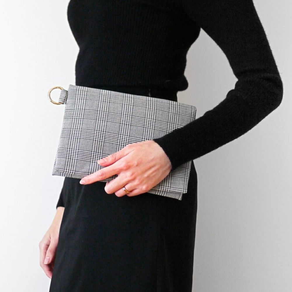 10-0382つ折りマルチケースの型紙