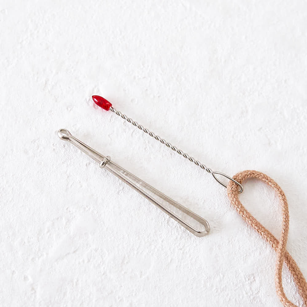 ひも通しはさみ式玉付き２本セット