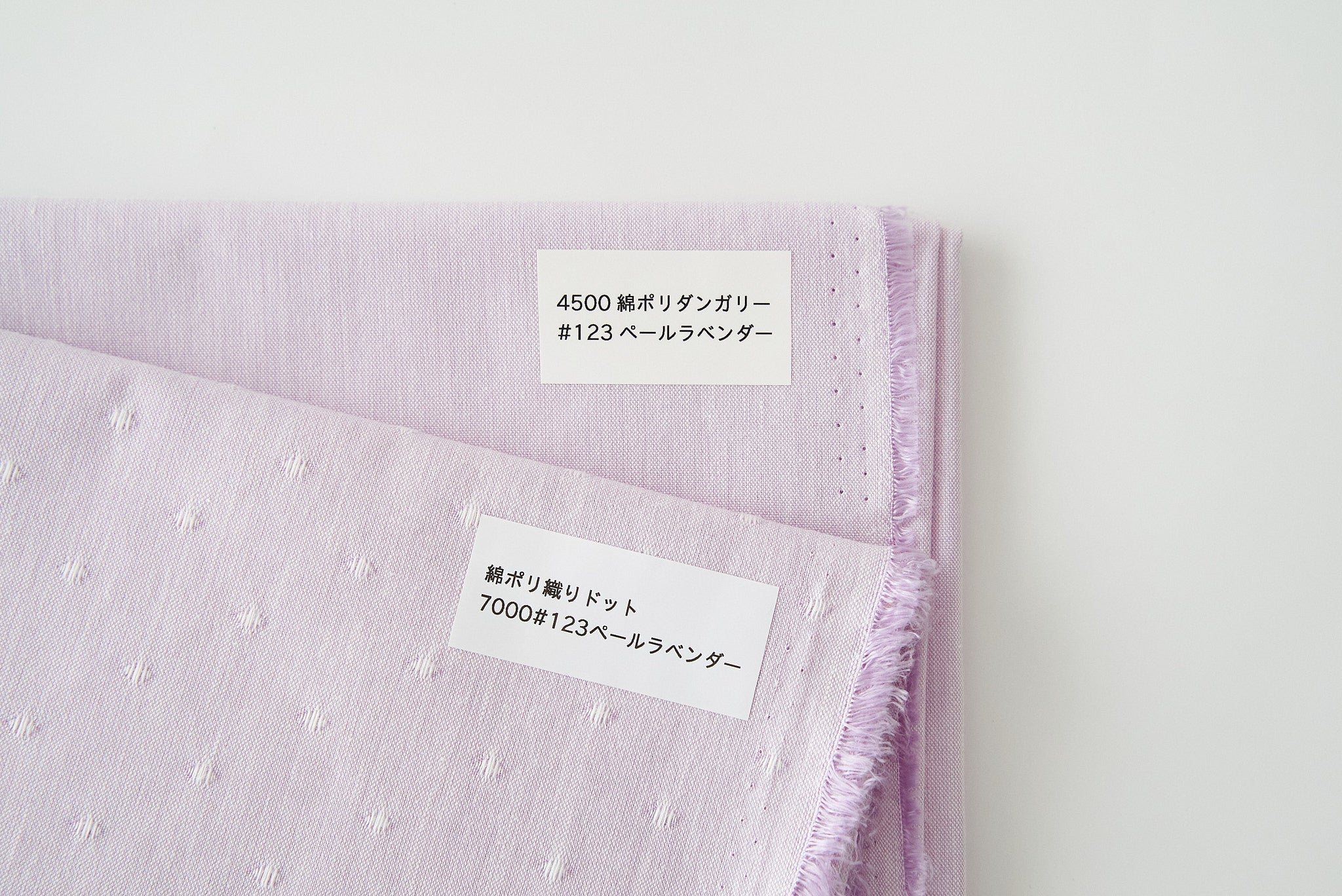 綿ポリソフトダンガリー織ドット#123 ペールラベンダー