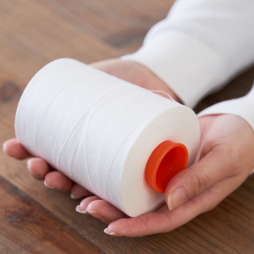 【プロ御用達！】 マスク ミシン糸60番　生成り　10000m巻【業務用　ミシン糸】【200m巻より１０倍お得】