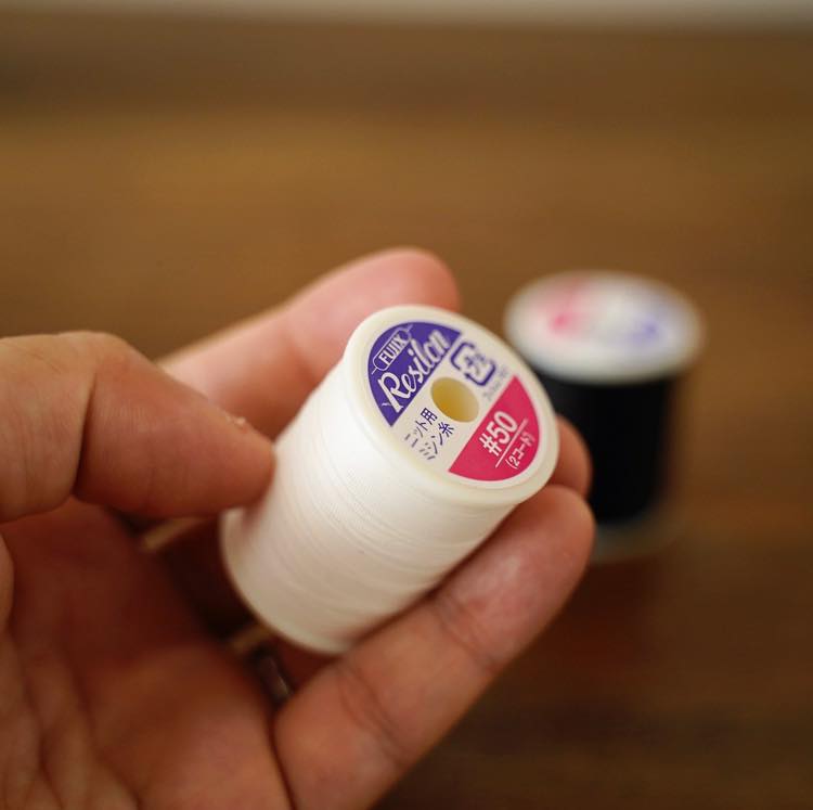 【ニット専用】レジロン ミシン糸 白/黒 50番 【300m巻】